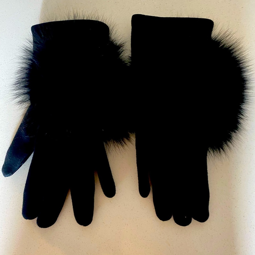 Black artic fox trimmed gloves!